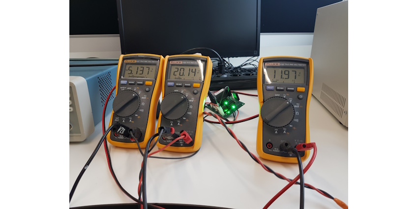 Fig. 2: Test results with a R12P22005D DC/DC converter 